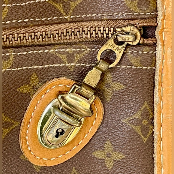 Louis Vuitton authentic vintage garment bag w/keys & hangers, in great condition - Picture 7 of 17